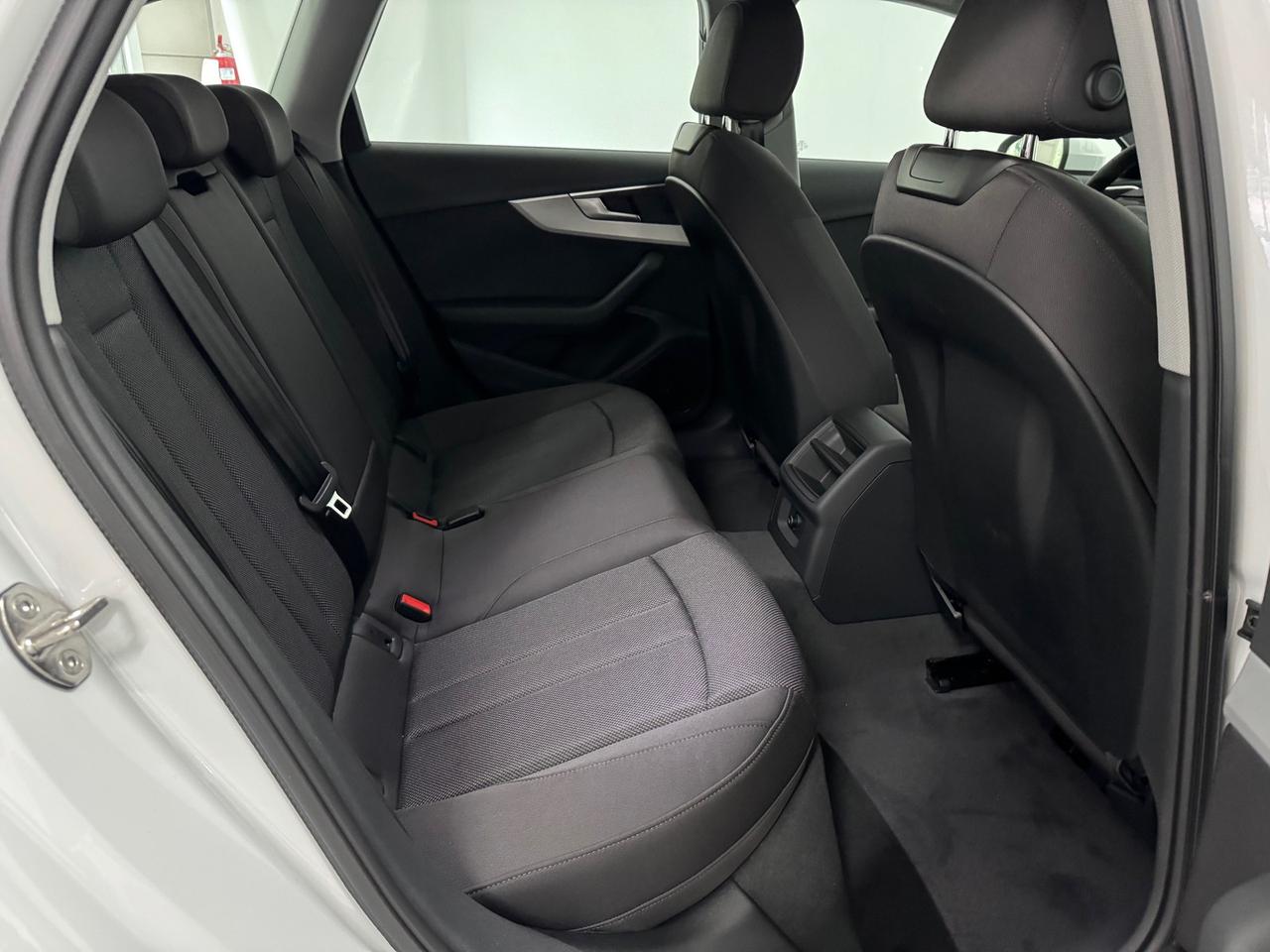 Audi A4 avant 30 2.0 tdi mhev business 136cv s-tronic