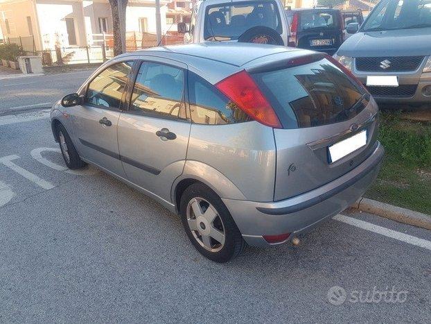 Ford Focus 1.8 TDCi 100CV 5p. Zetec