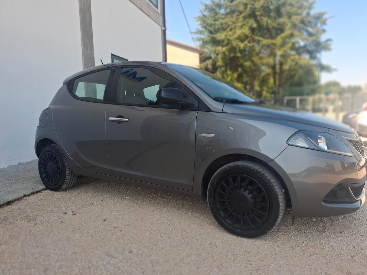 Lancia Ypsilon 1.0, 5 porte Hybrid