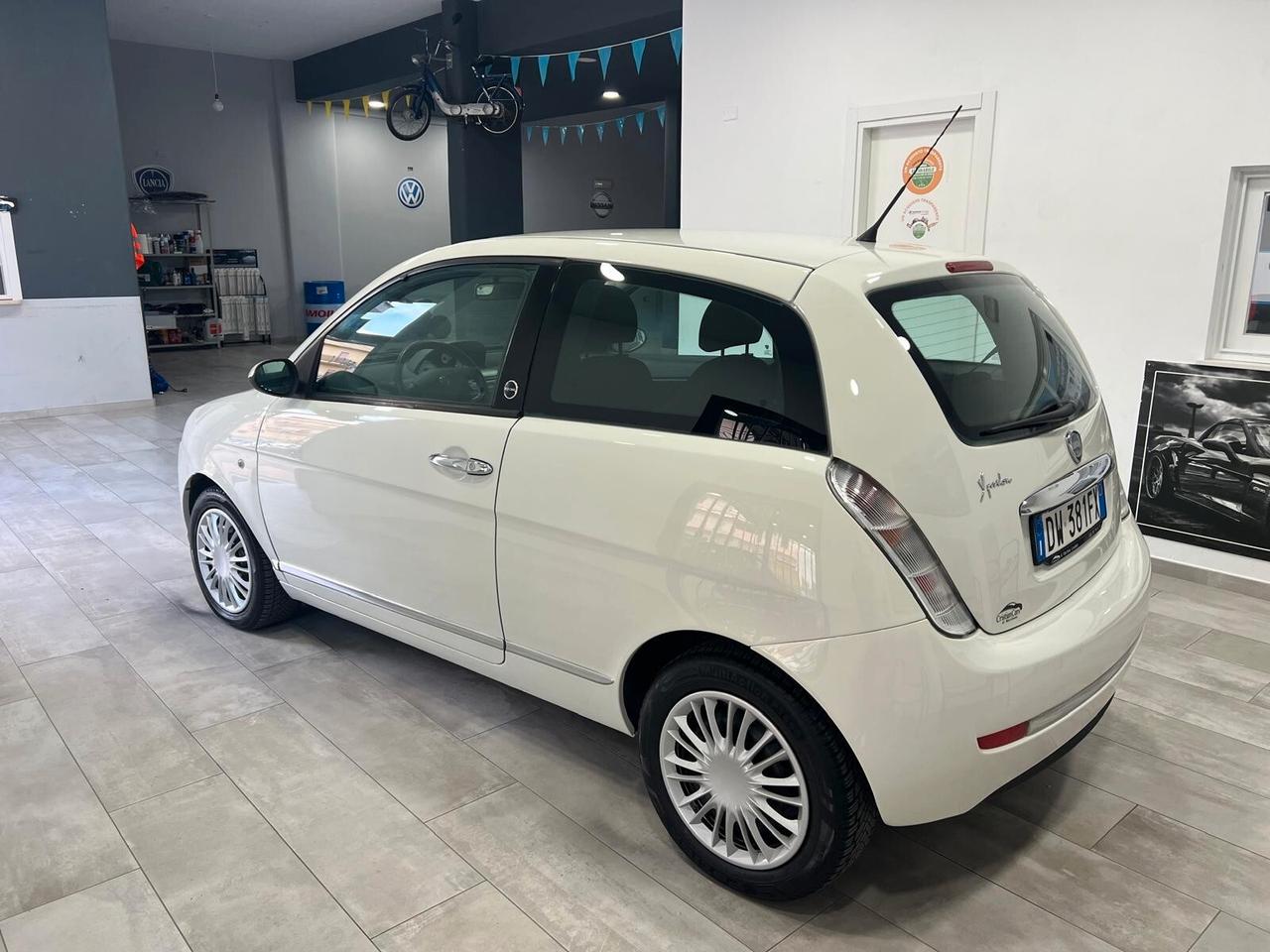 Lancia Ypsilon 1.4 Argento Ecochic GPL