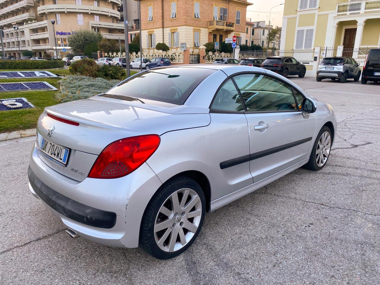 Peugeot 207 1.6 HDi 110CV CC Féline