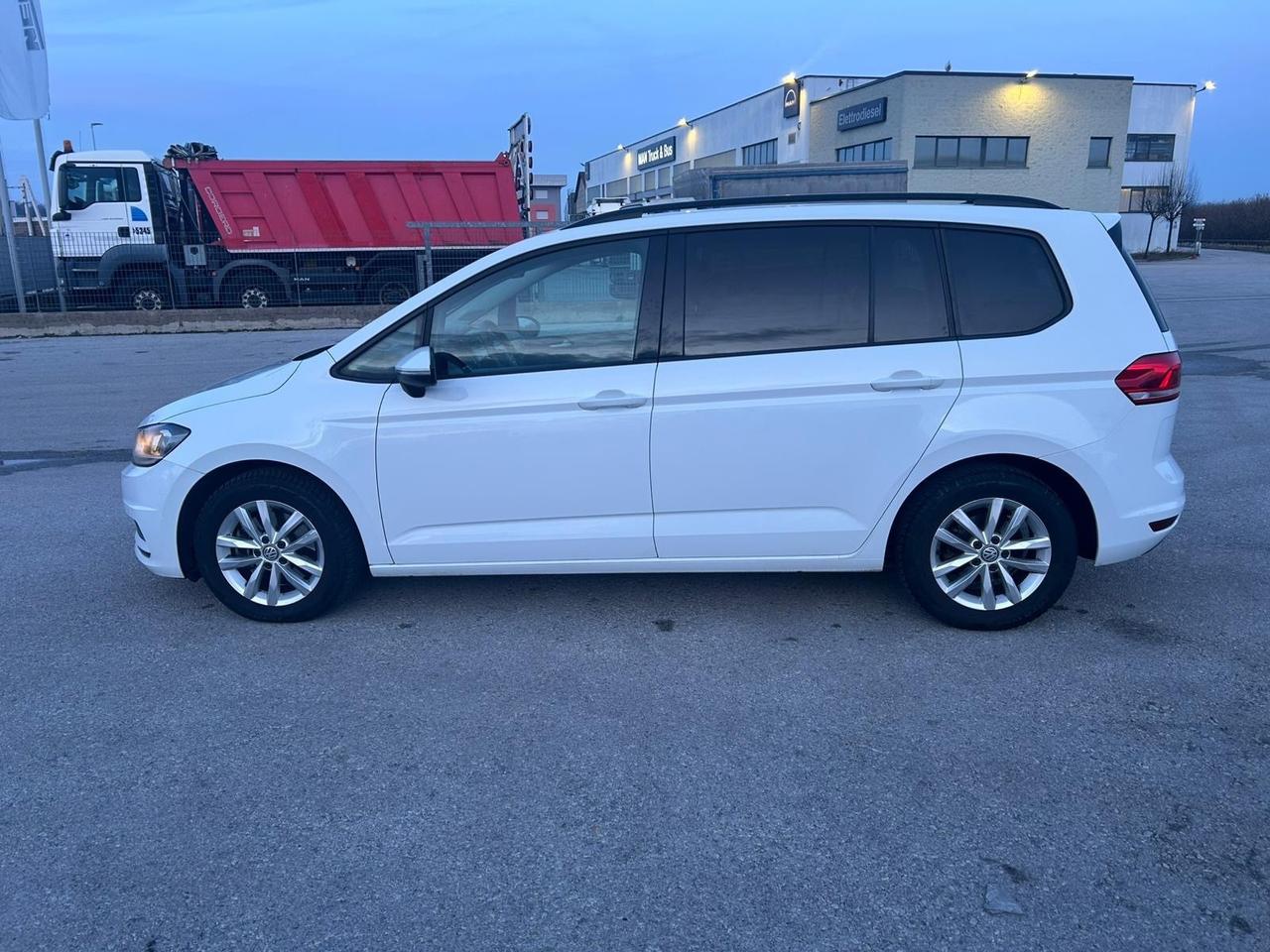 Volkswagen Touran ..7 Posti..2016 diesel 1.6 euro 6