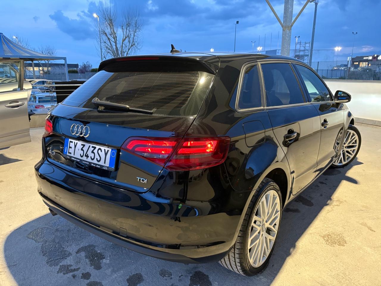 Audi A3 1.6 TDI ultra Attraction LED INTERNI E 18