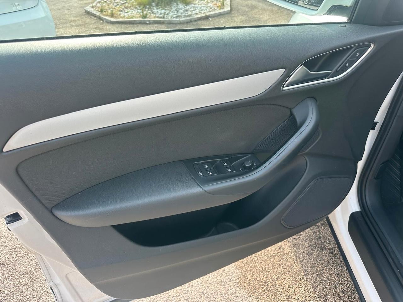 Audi Q3 2.0 TDI 150 CV Business