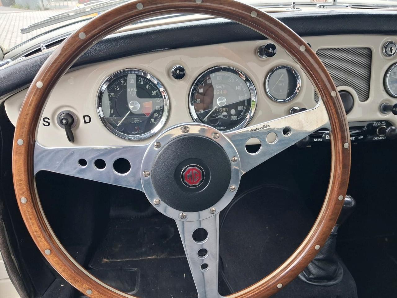 Mg MGA 1500