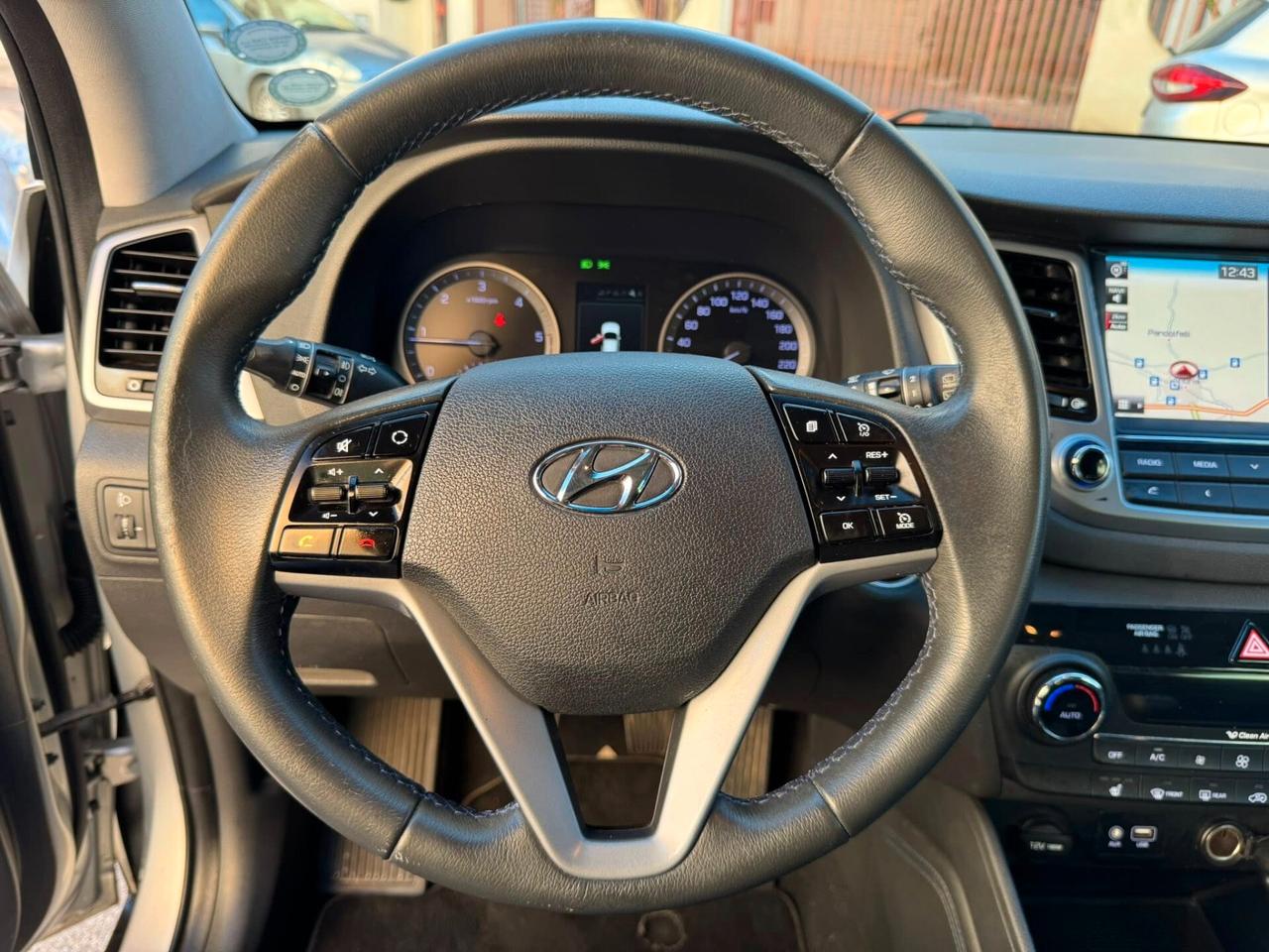 HYUNDAI TUCSON 1.7 CRDI 115 CV. 2WD NAVI+CERCHI+RETROCAMERA