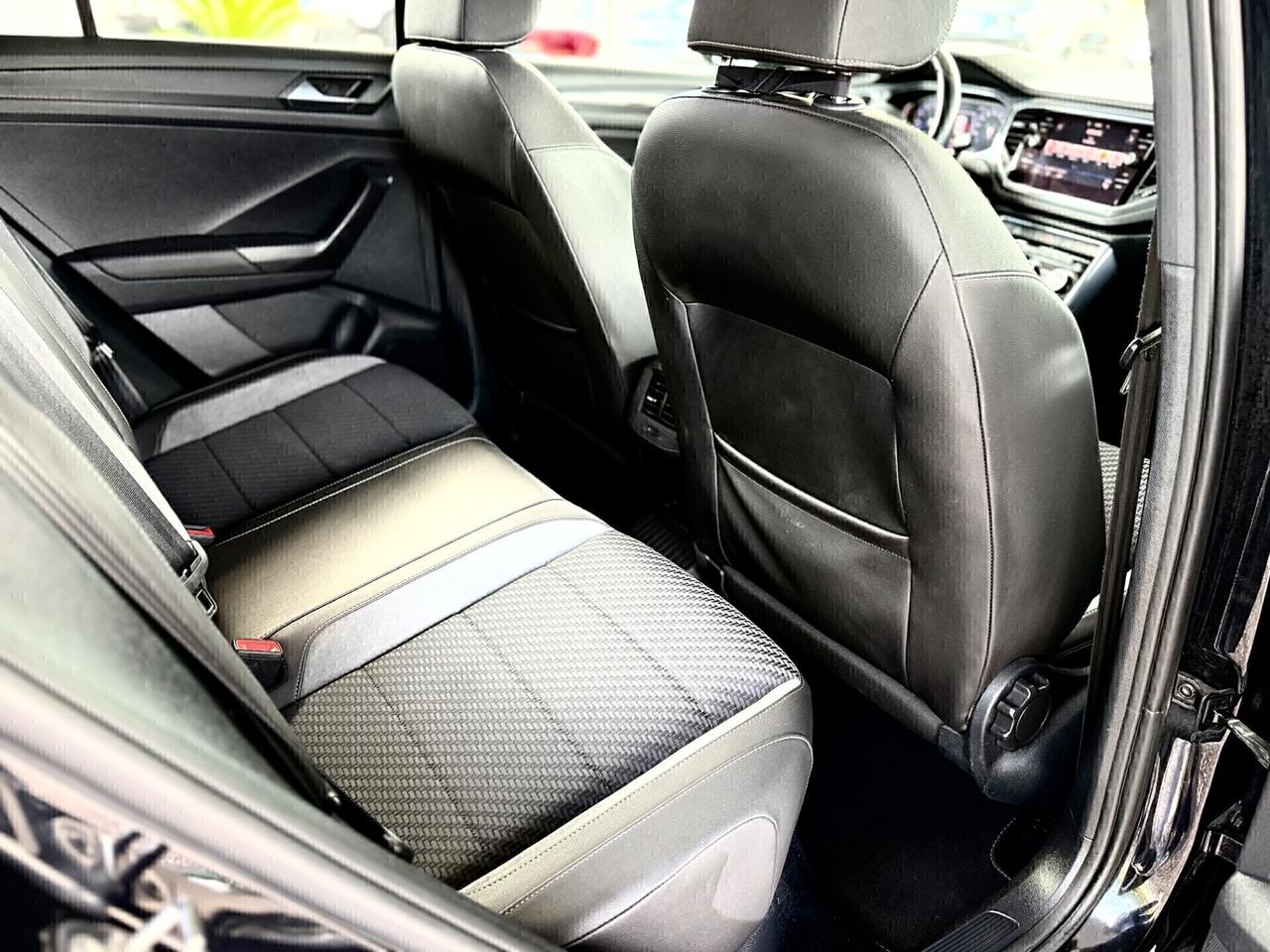 VW T-Roc 1.5 TSI R-LINE *LED*CERCHI18*SENSORI*DSG