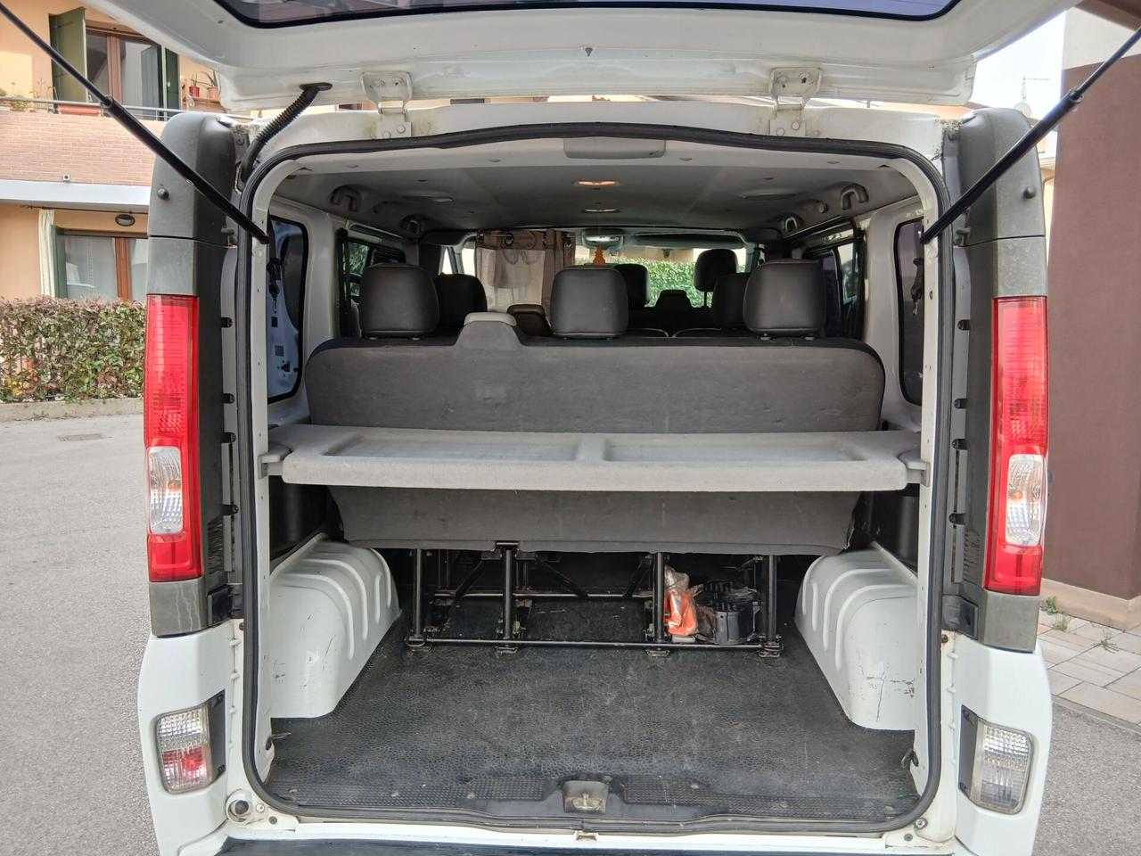 Renault Trafic 2.0 Cdi 115 cv 9 posti Passenger Black Edition +gancio traino