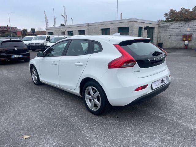 VOLVO V40 D2 1.6 DIESEL 115 CV Momentum