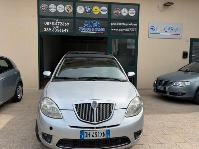 Lancia Ypsilon 1.4 Platino cv 95 automatica ok neopatentati