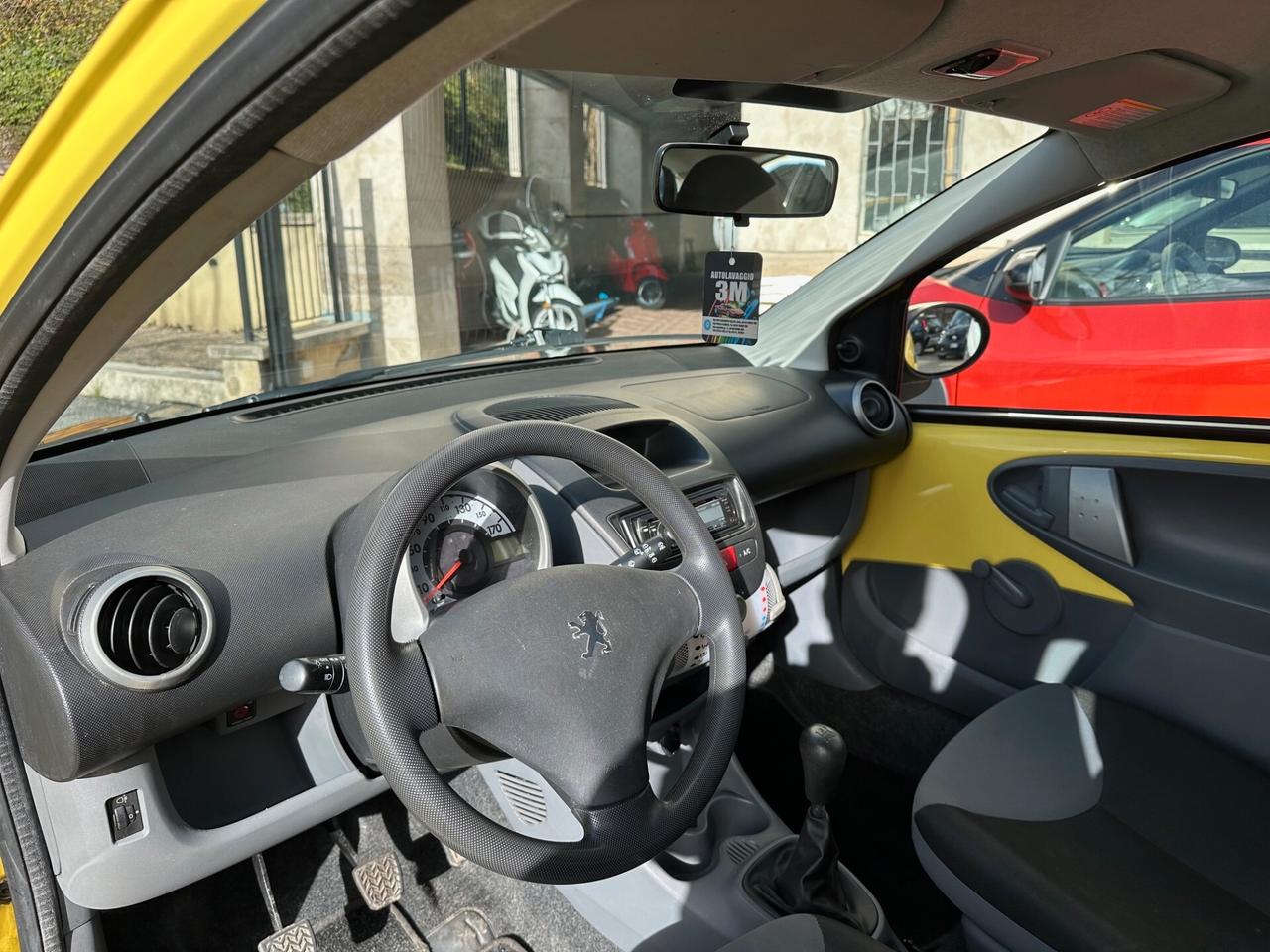 Peugeot 107 1.0 3P. 03/2009 KM.76081 UNIPRO.