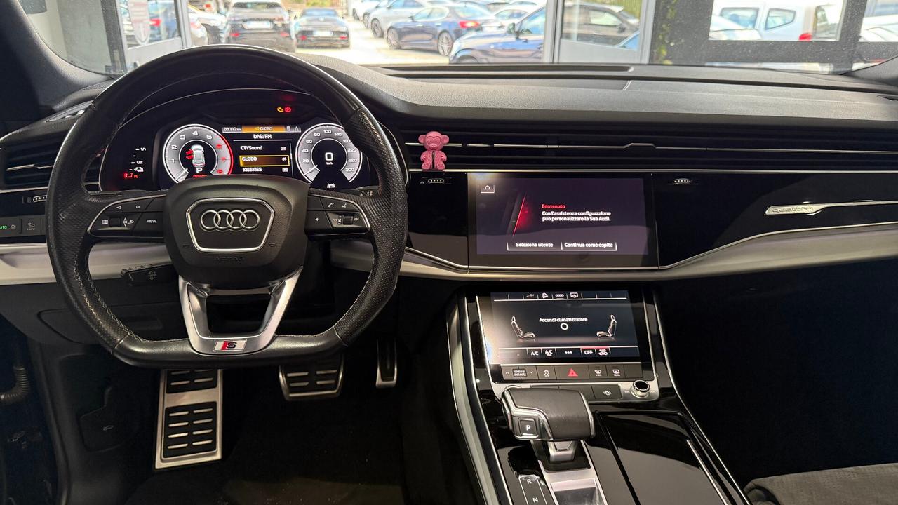 Audi Q8 55 TFSI e quattro Sport sline tetto