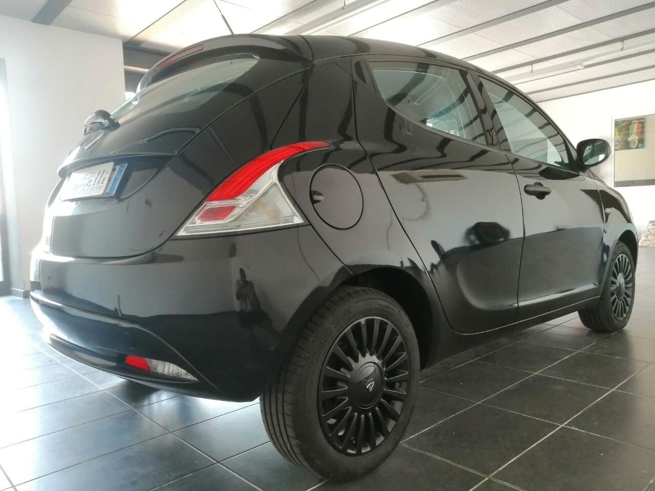 Lancia Ypsilon 1.2 69 CV 5 porte GPL Ecochic Silver