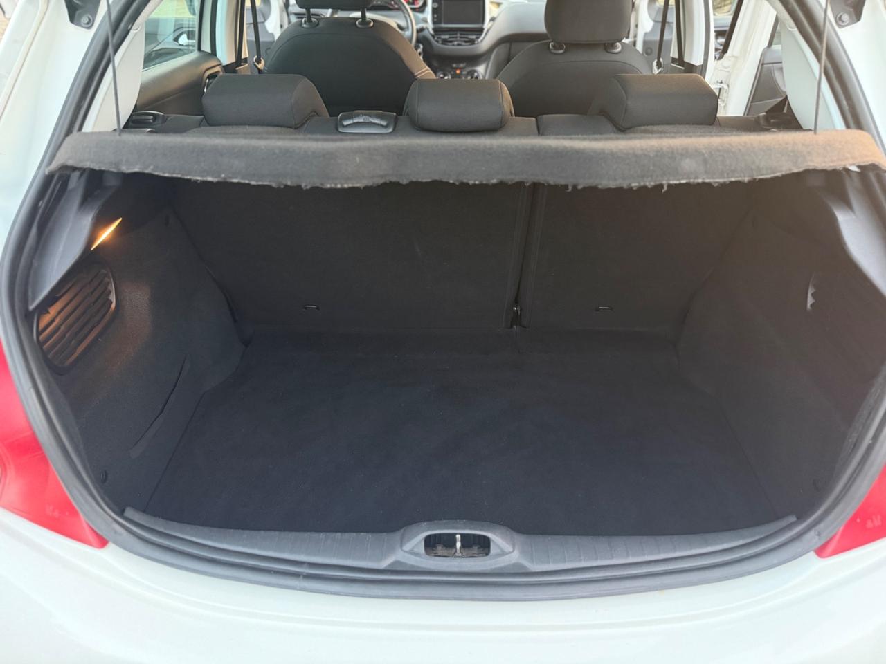 Peugeot 208 1.4 HDi 68 CV 5 porte Allure