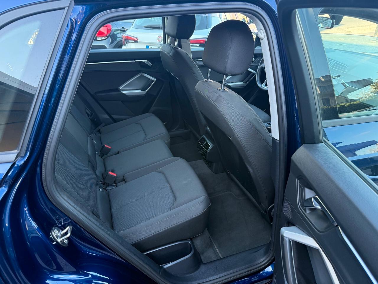 Audi Q3 35 TDI S tronic Business