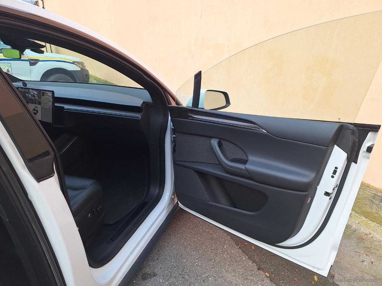 TESLA Model X All-Wheel Drive 4X4 YOKE ALI GABBIANO