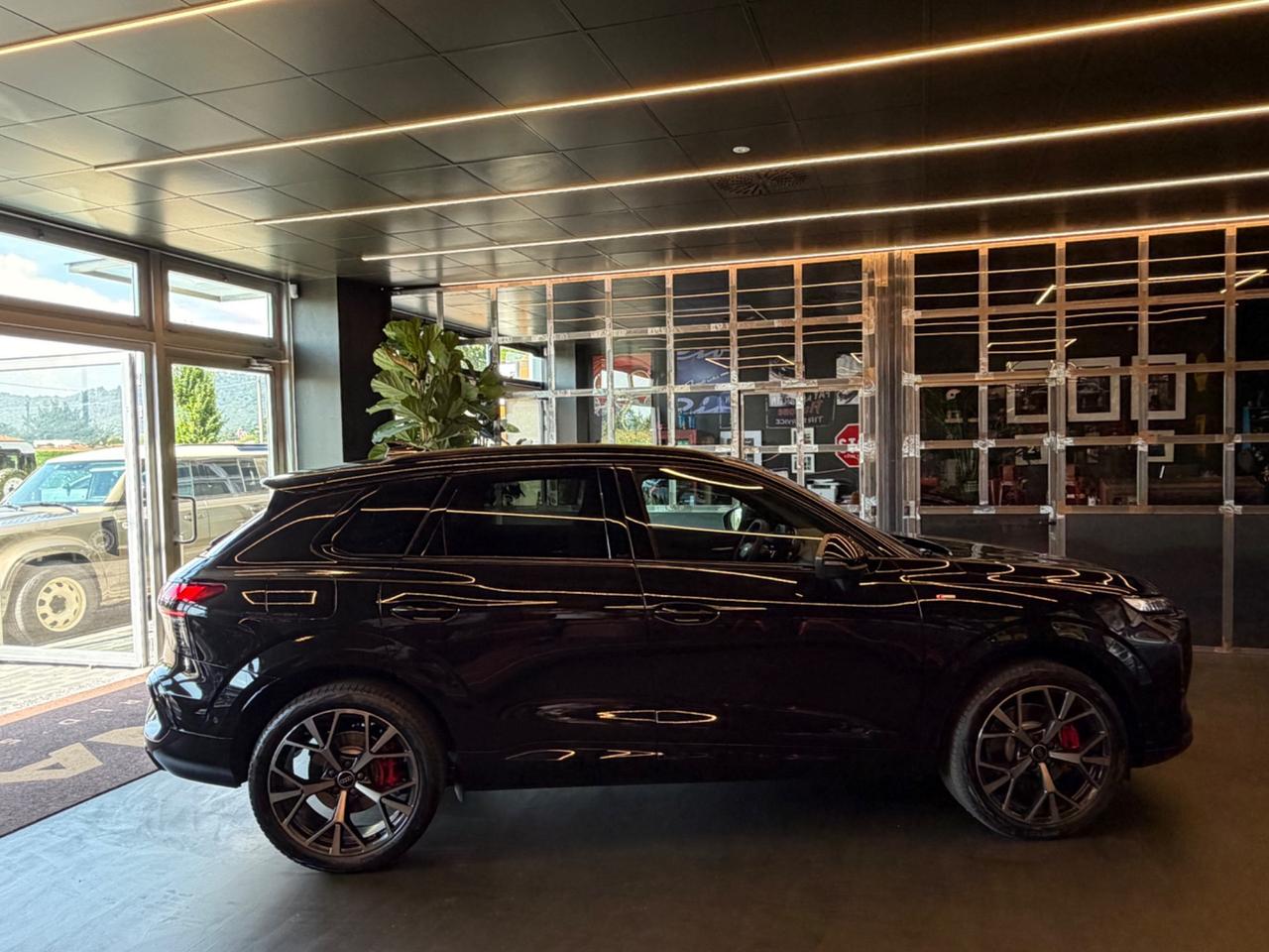 Audi Q3 TFSI quattro S tronic line edition -265cv-