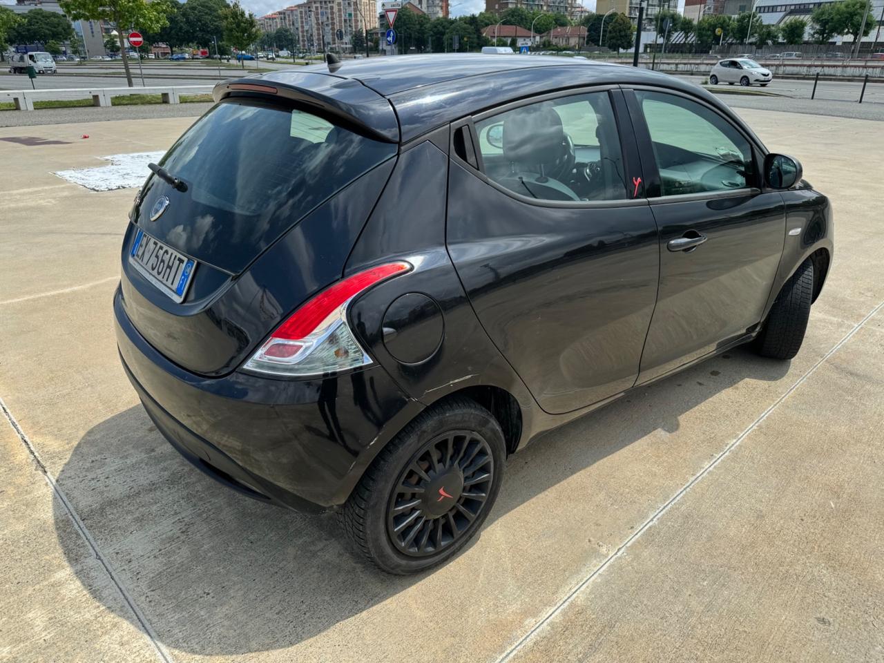 Lancia Ypsilon 1.2 69 CV 5 porte GPL Ecochic Silver