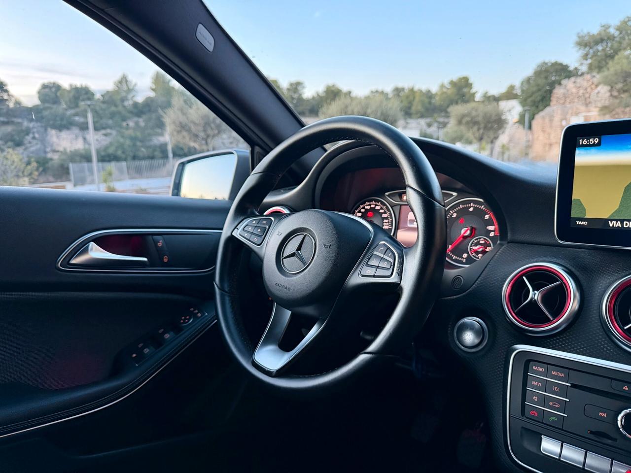 Mercedes A180 Sport/1.5 110 CV/KEYLESS/CAMERA/AMBIENT LIGHTS