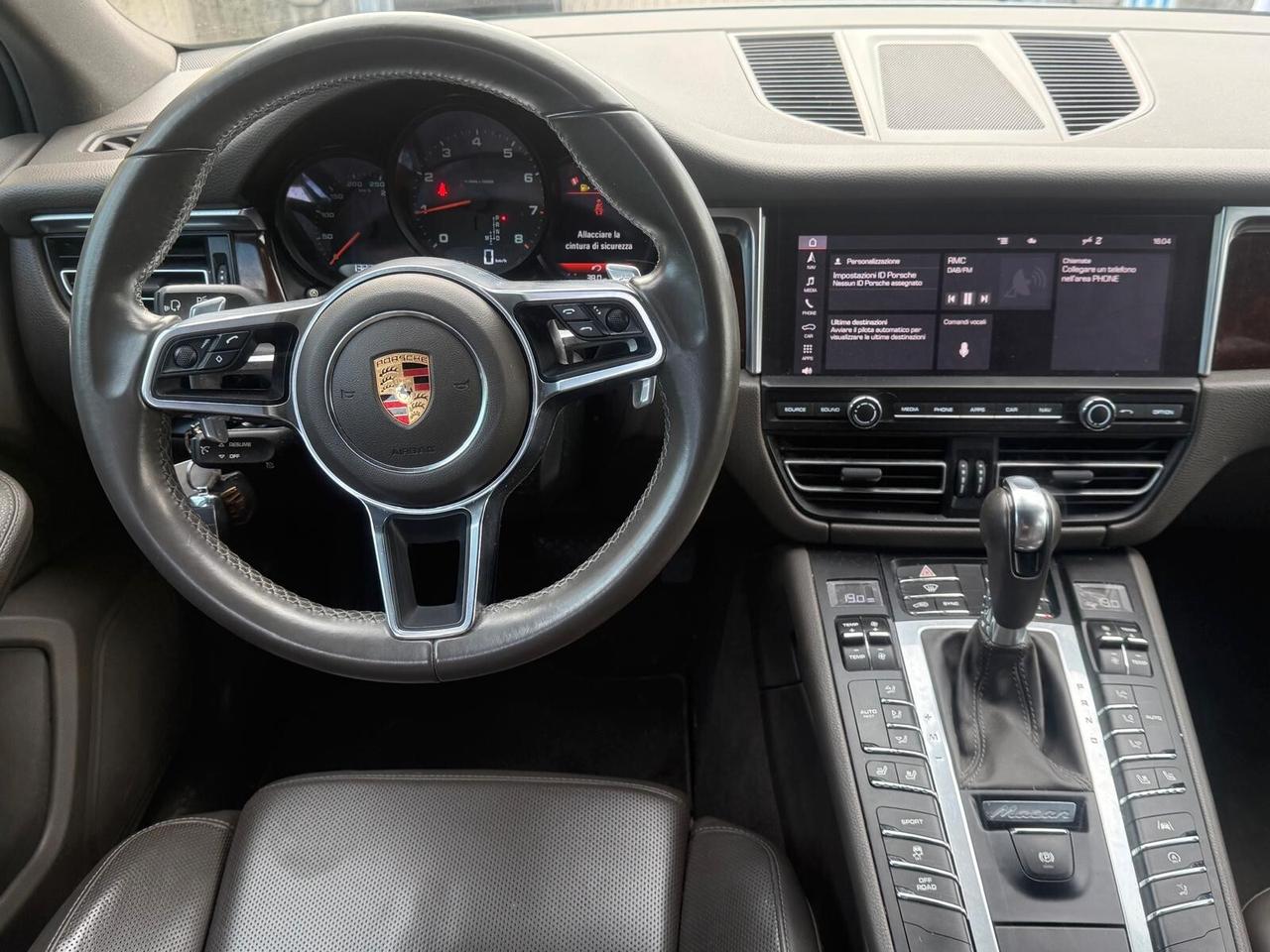 Porsche Macan 2.0 Book service Porsche