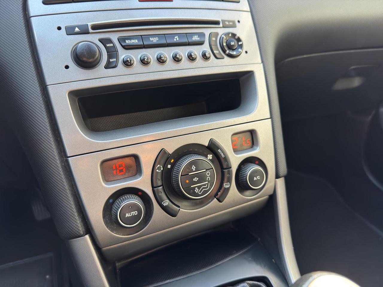 Peugeot 308 5p 1.6 93cv hdi 8v Active 2012