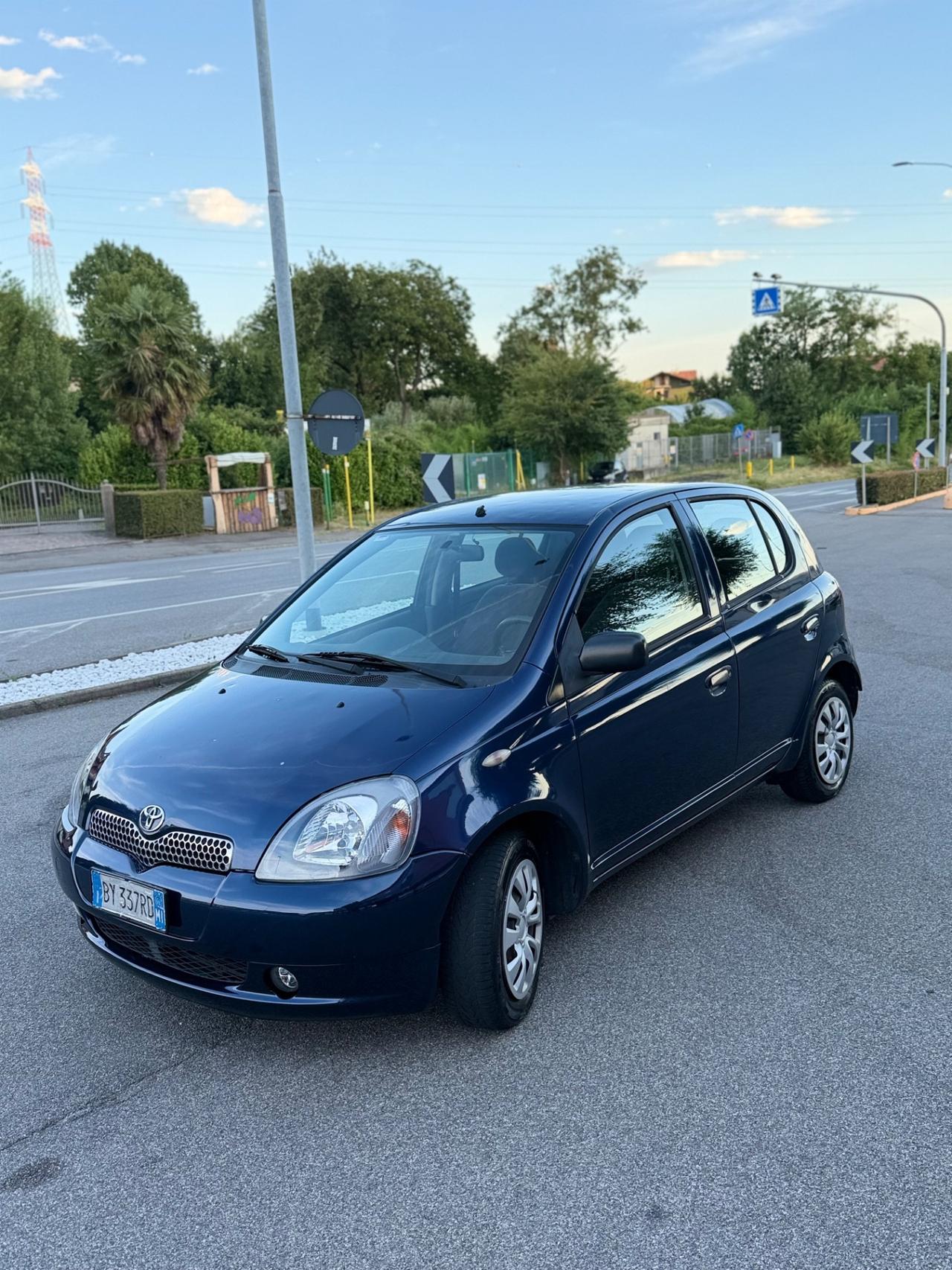 Toyota Yaris 1.0i 16V cat 5 porte Sol