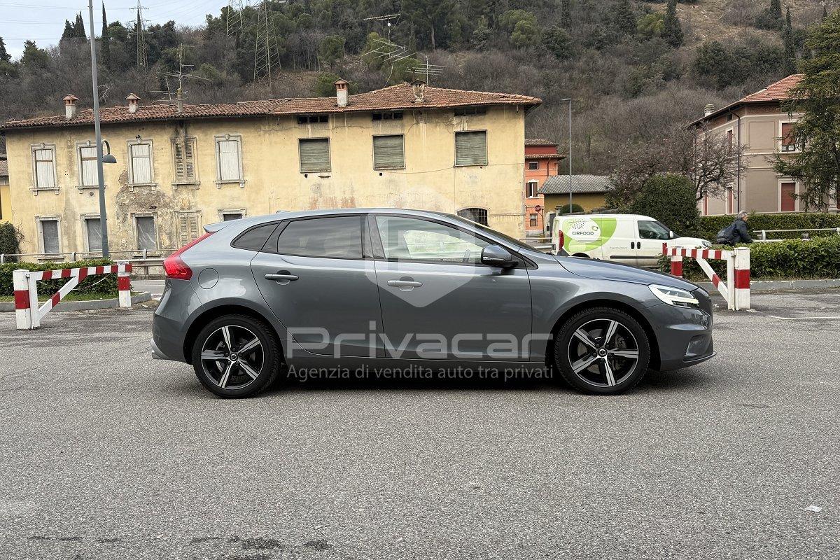 VOLVO V40 D2 Geartronic R-design Momentum