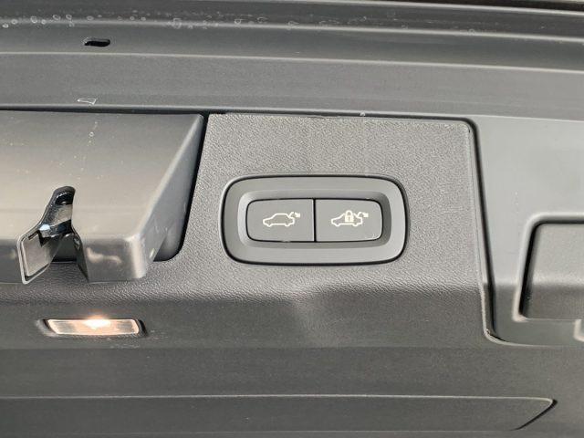 VOLVO XC60 T6 AWD PLUS DARK AUTOMATICA KM0