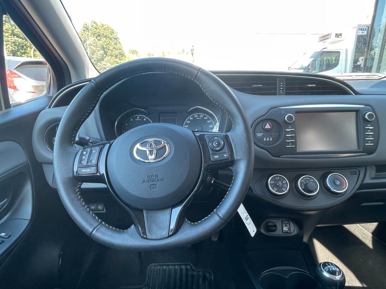Toyota Yaris 1.0 72 CV 5 porte Lounge X NEOPATENTATI