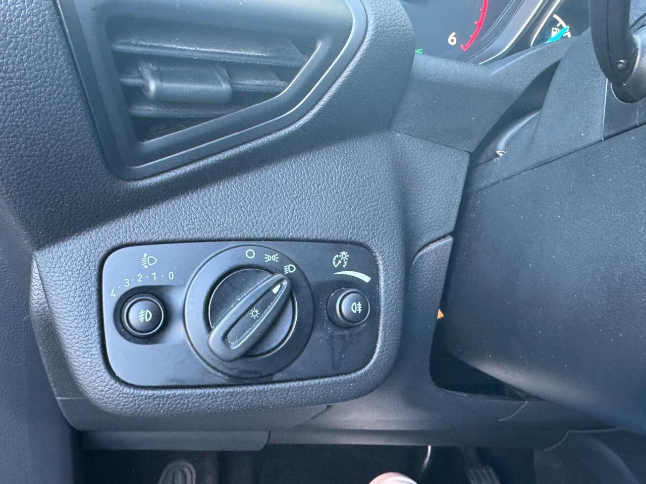 Ford Kuga 2.0 TDCI 120 CV S&S 2WD Powershift Busin