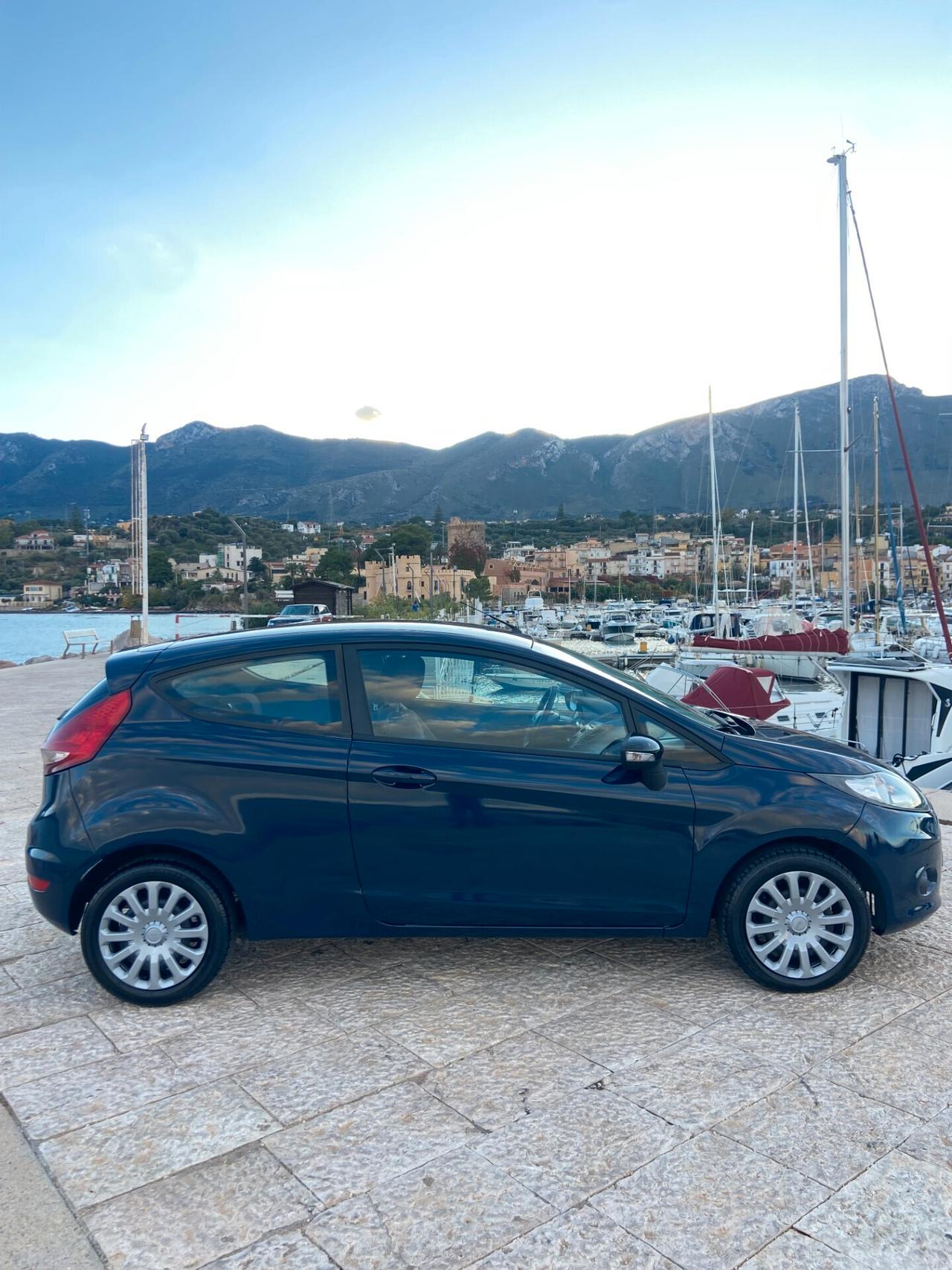 Ford Fiesta pari al nuovo neopatentati 3295974916