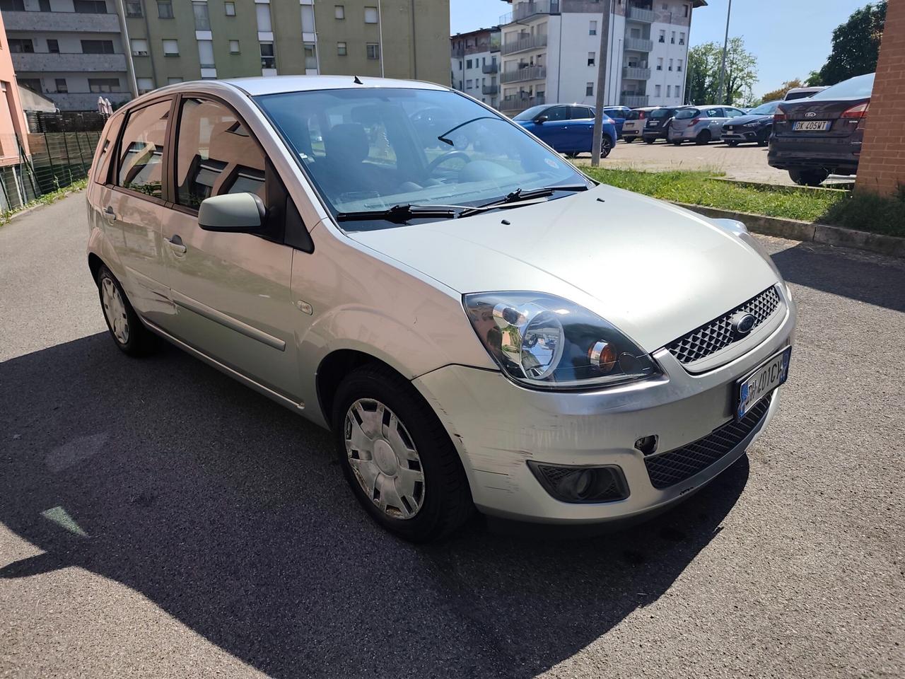 Ford Fiesta 1.2 Benz 5 porte lavori certificati