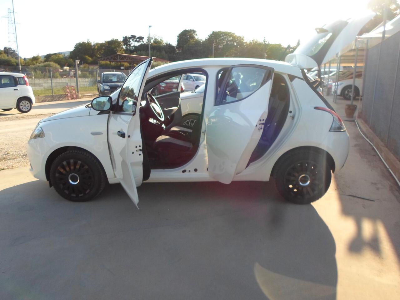 Lancia Ypsilon 1.0 FireFly 5 porte S&S Hybrid Ecochic Gold