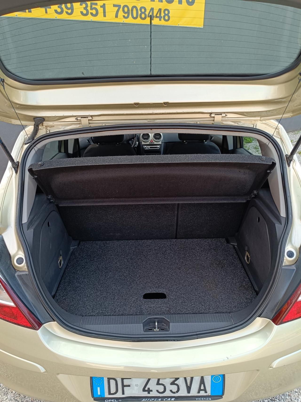 Opel Corsa 1.2 5 porte Cosmo