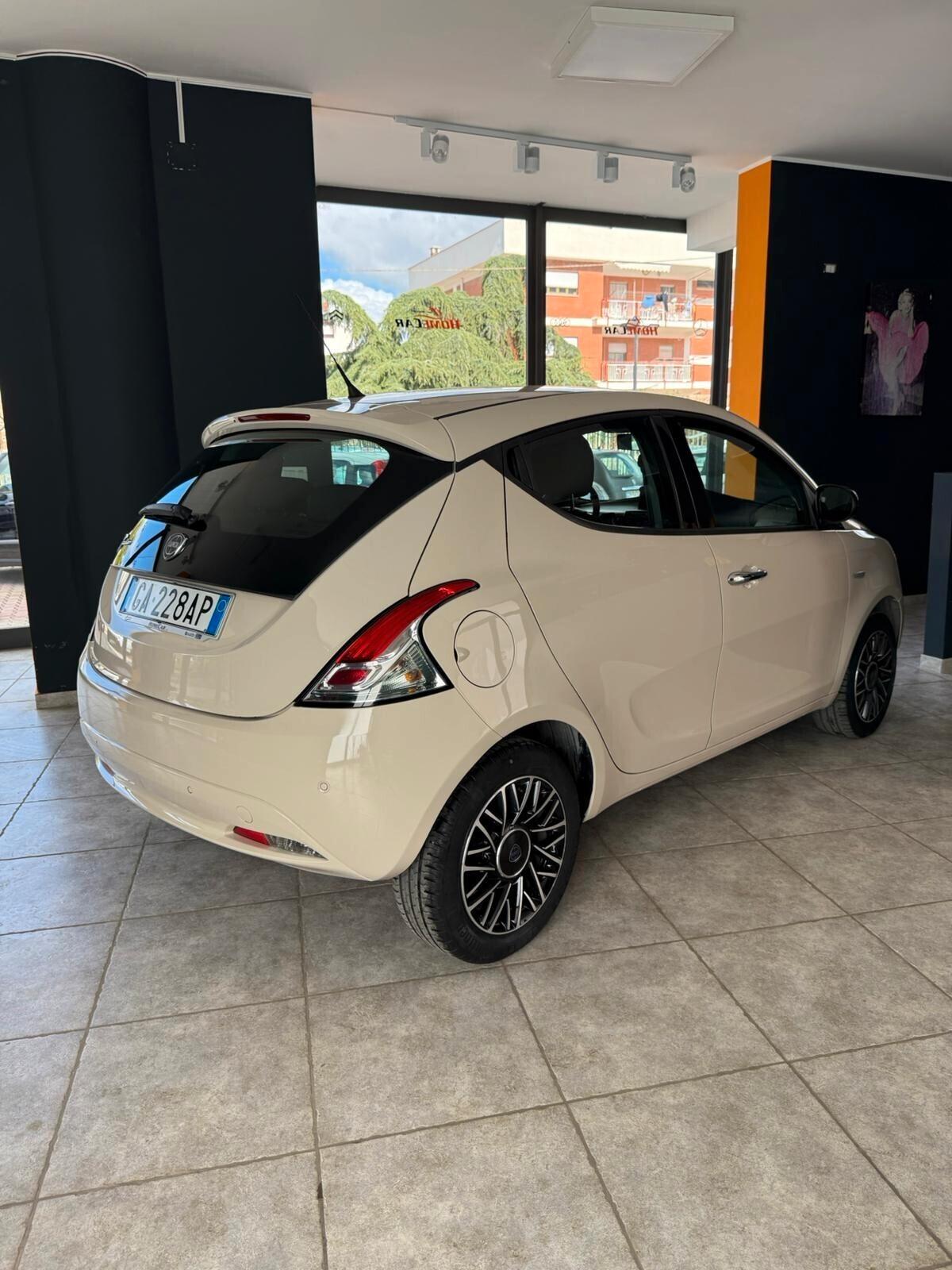 Lancia Ypsilon 1.2 69 CV 5 porte S&S Platinum NUOVA