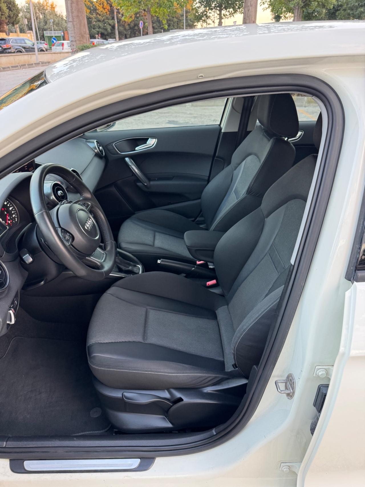 Audi A1 SPB 1.6 TDI CAMBIO AUTOMATICO/UNICOPROPRIETARIO