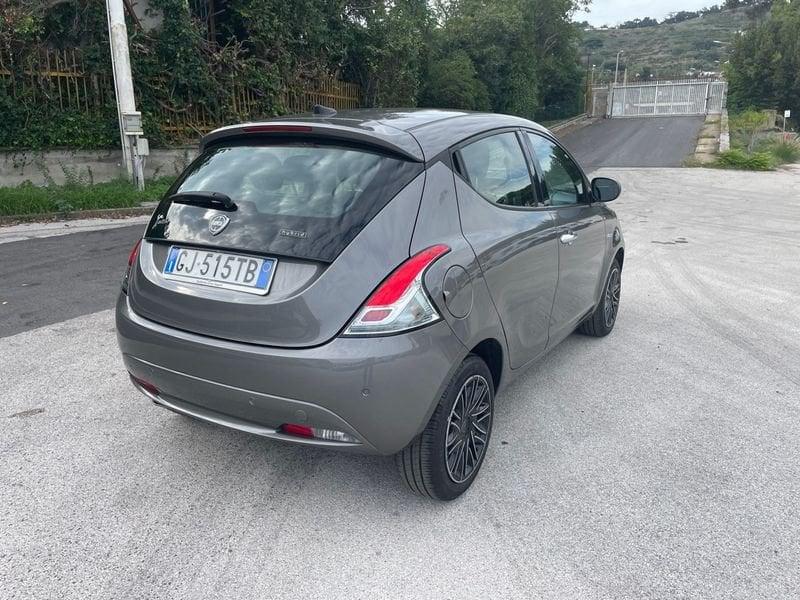 Lancia Ypsilon 1.0 FireFly 70cv S&S Hybrid GOLD