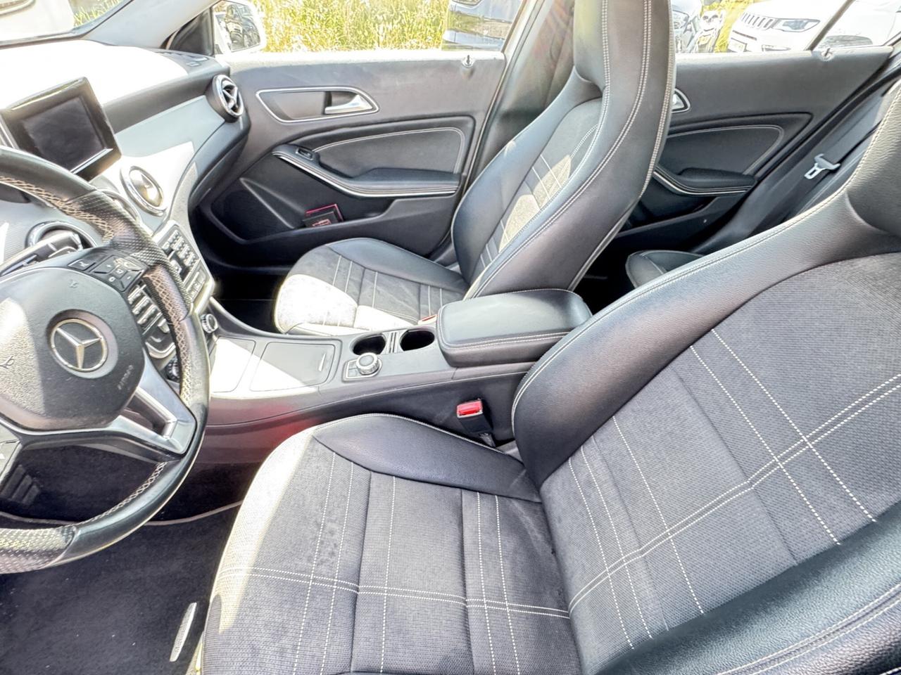 MERCEDES-BENZ GLA 200CDI PREMIUM PER NEOPATENTATI