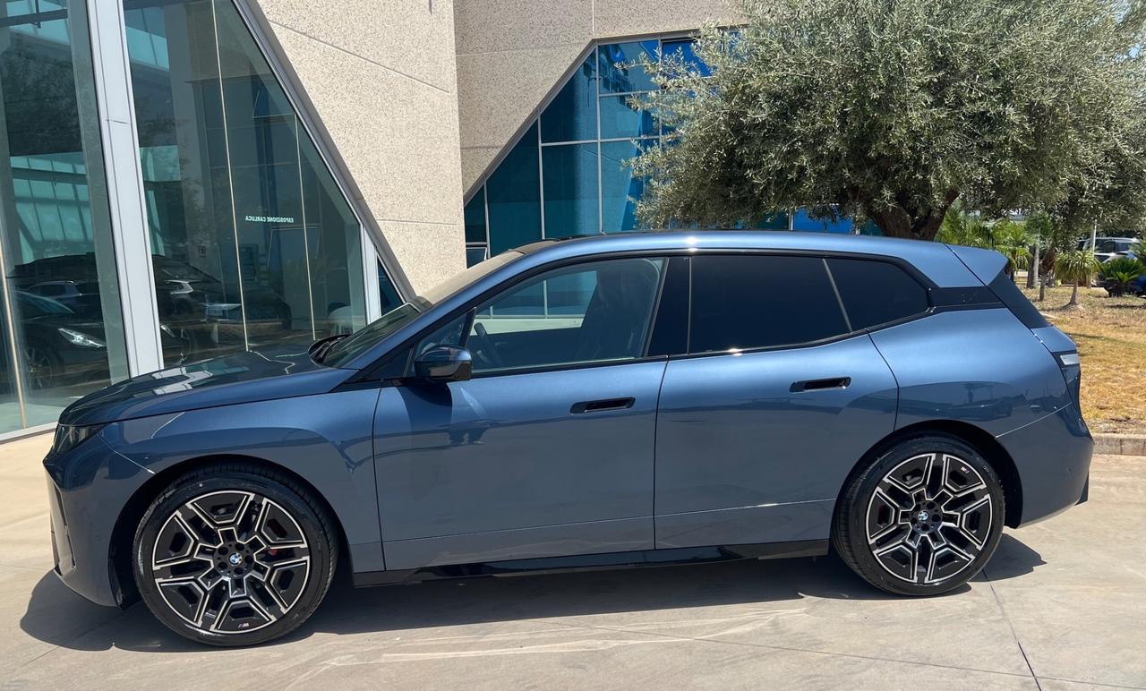 BMW iX xdrive45 MSport possibilità noleggio no scoring