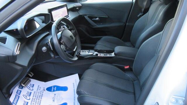 Peugeot 2008 PureTech 130 S&S EAT8 GT