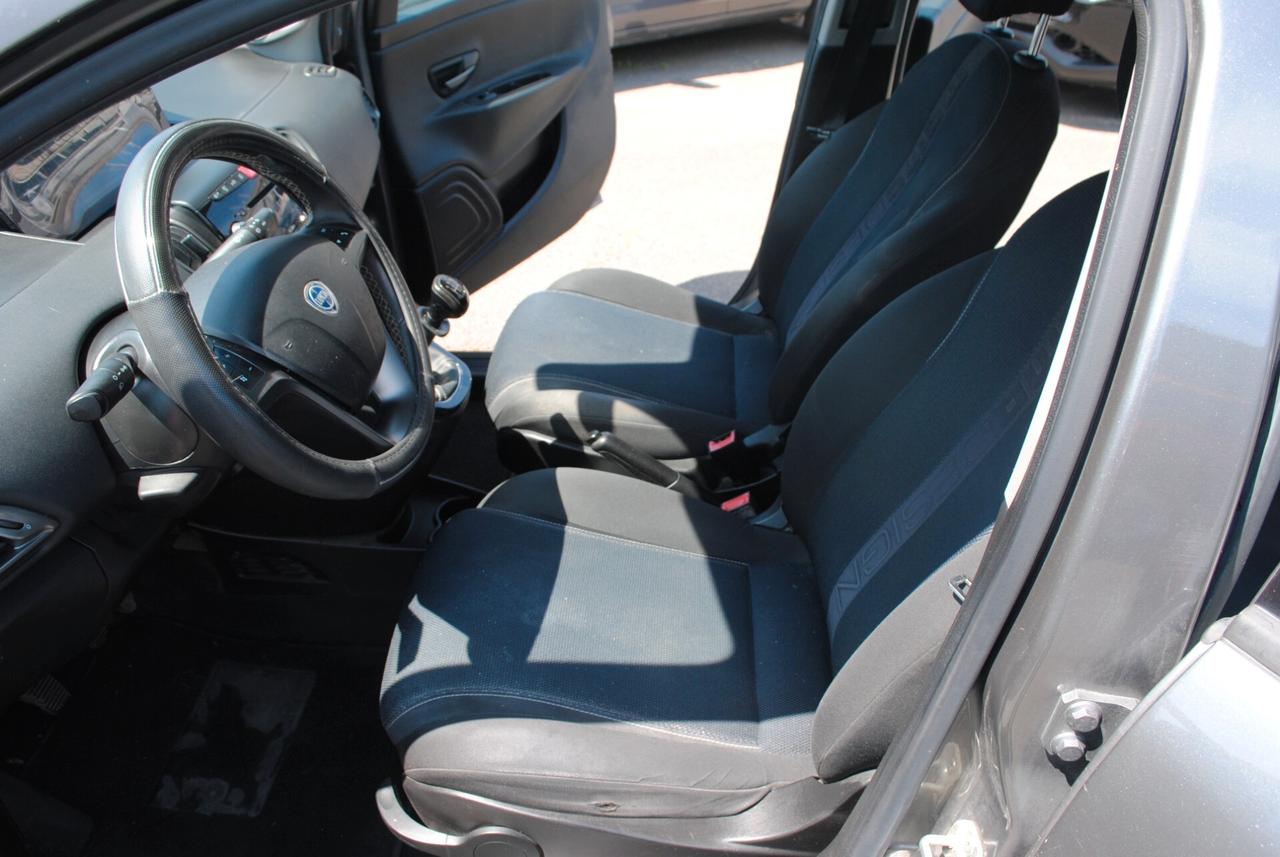 LANCIA YPSILON MOMODESIGN 1.2 69 CV BENZ/GPL