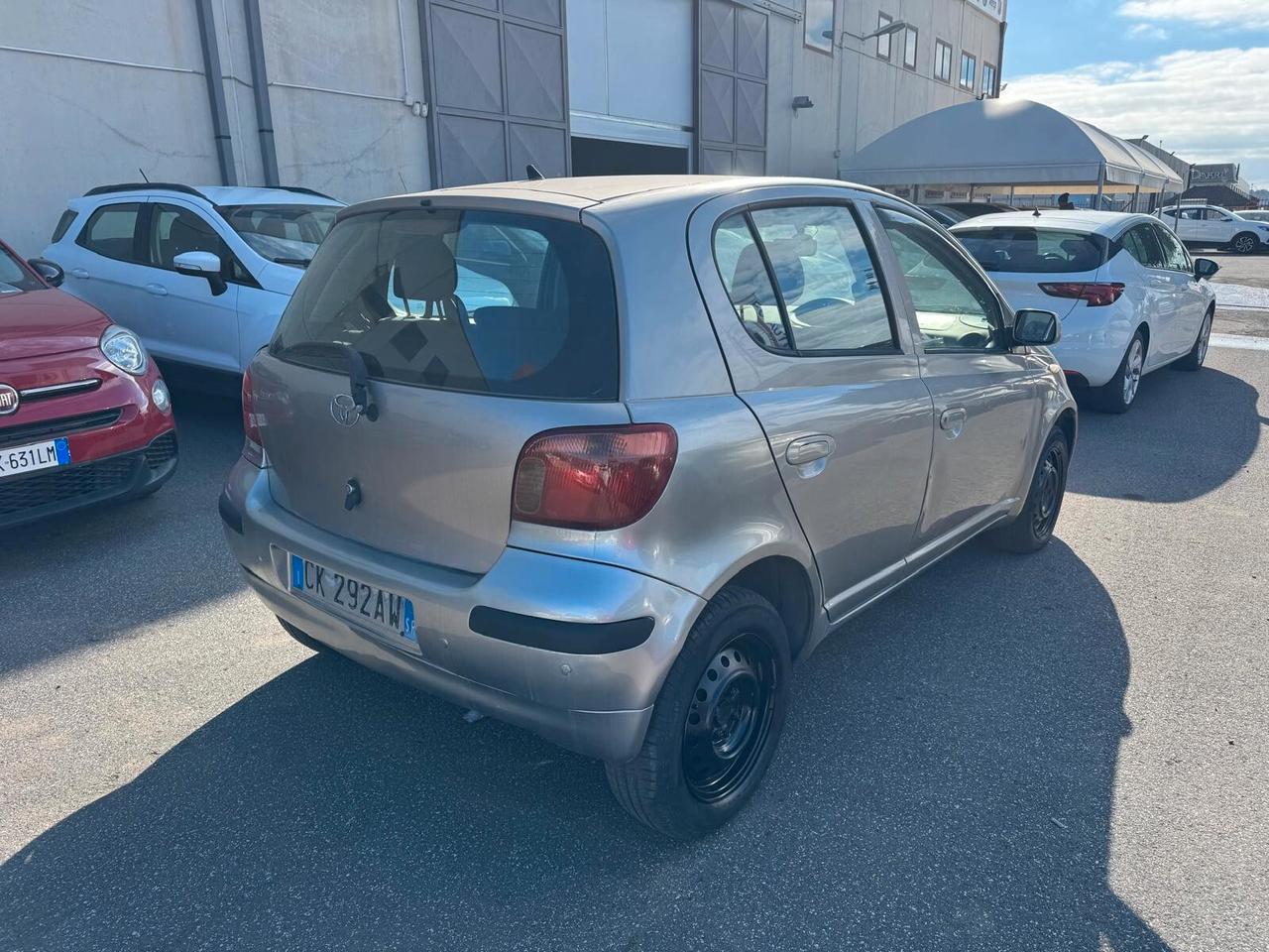 Toyota Yaris 1.0i VETTURA IN BUONE CONDIZIONI