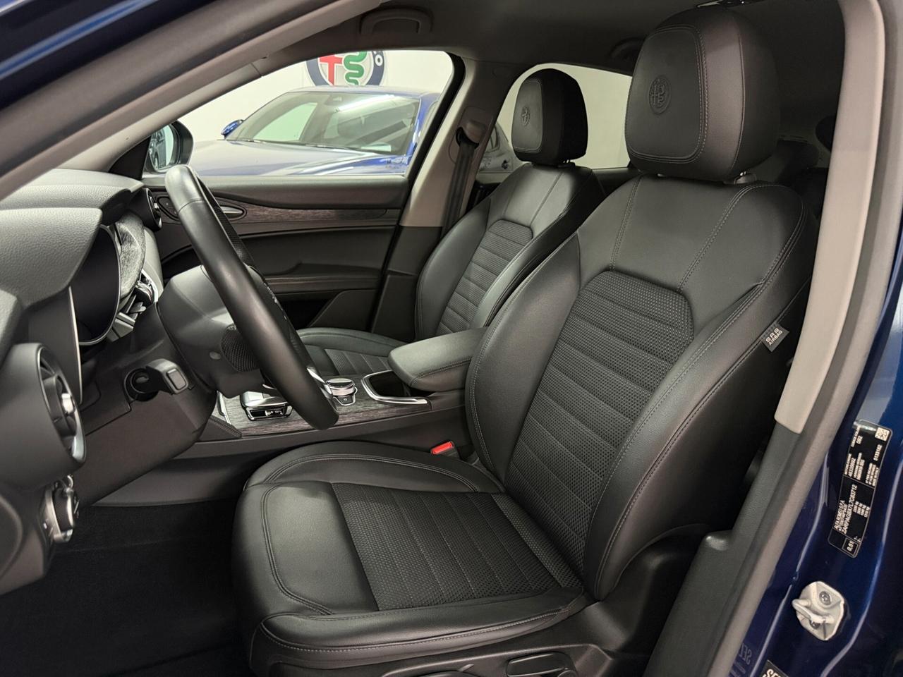 Alfa Romeo Stelvio 2.2 TD 190 CV EXECUTIVE CERCHI 19" APPENA TAGLIANDATA RETROCAMERA BLIND VETRI SCURI UNICO PROPRIETAR
