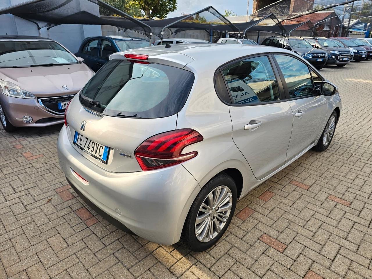Peugeot 208 PureTech 82 5 porte Active - Pari al nuovo