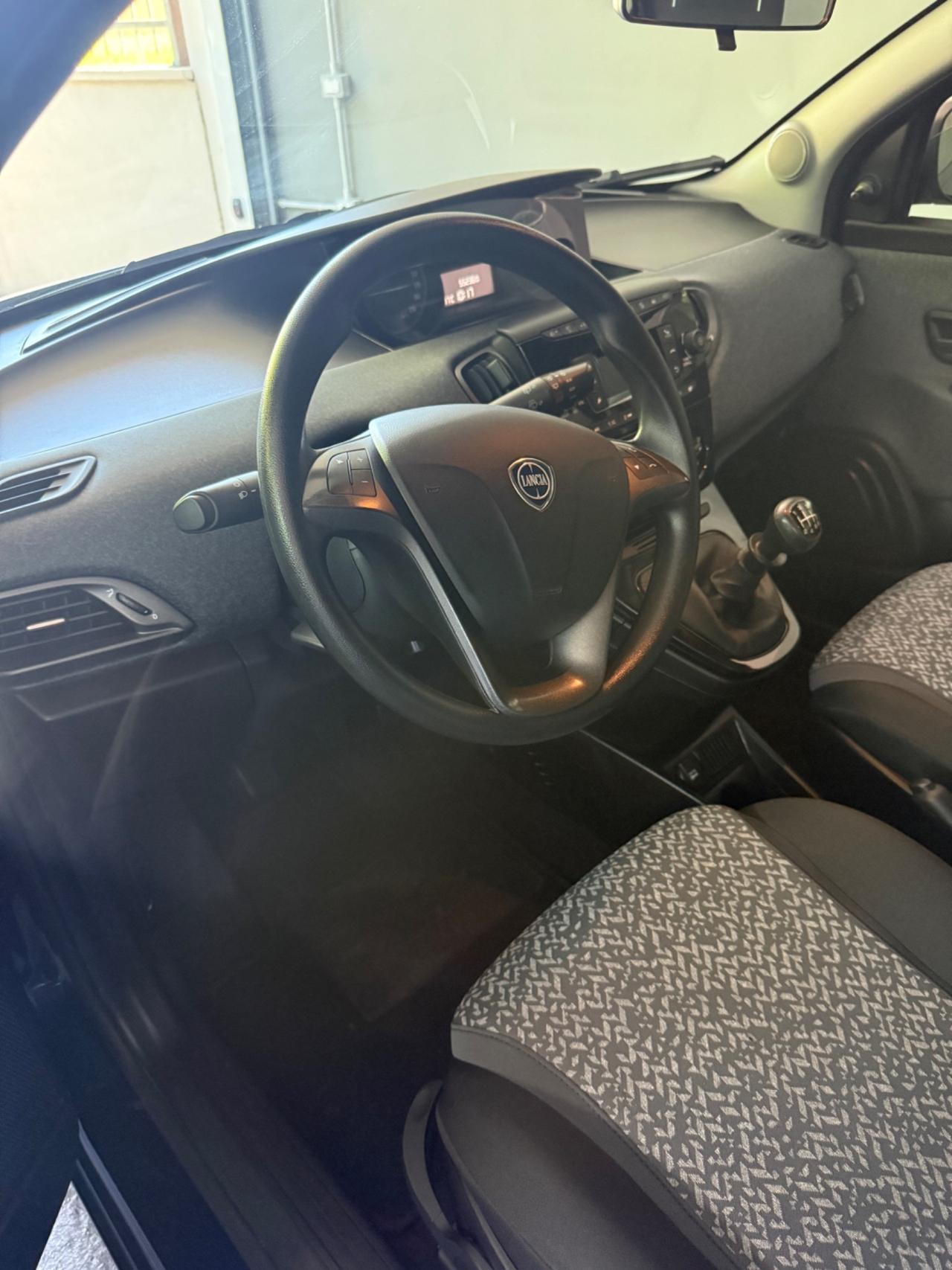 Lancia Ypsilon 1.0 FireFly 5 porte S&S Hybrid Ecochic Gold