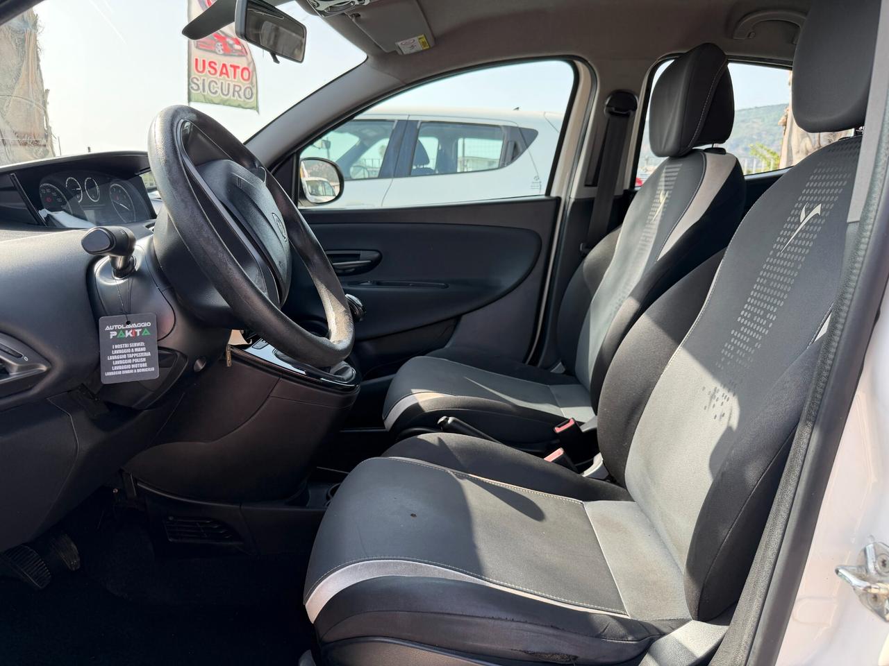 LANCIA YPSILON 2015 1.2 BENZINA 69 CV