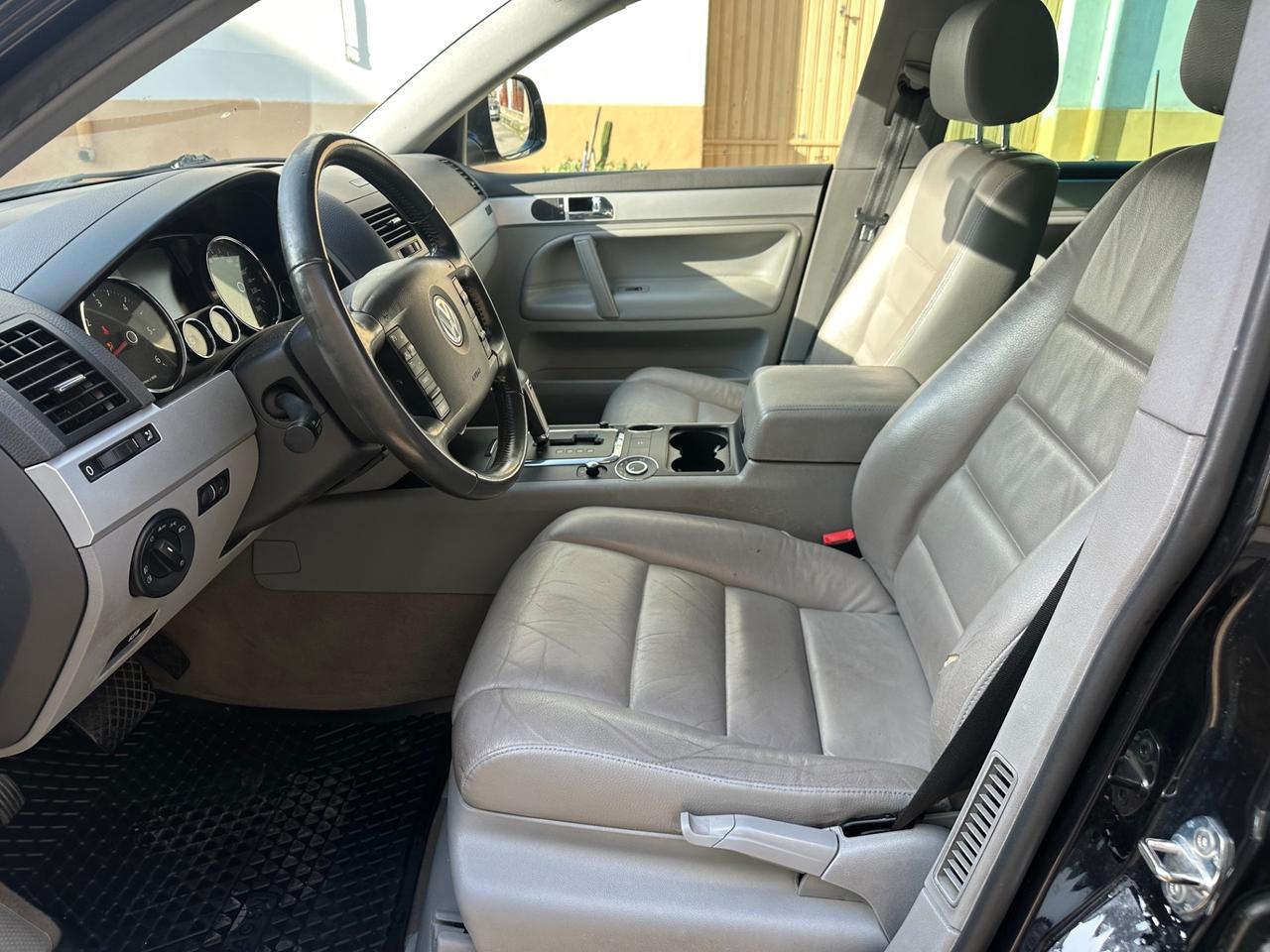 Volkswagen Touareg 3.0/240CV V6 TDI DPF tip. Exclusive