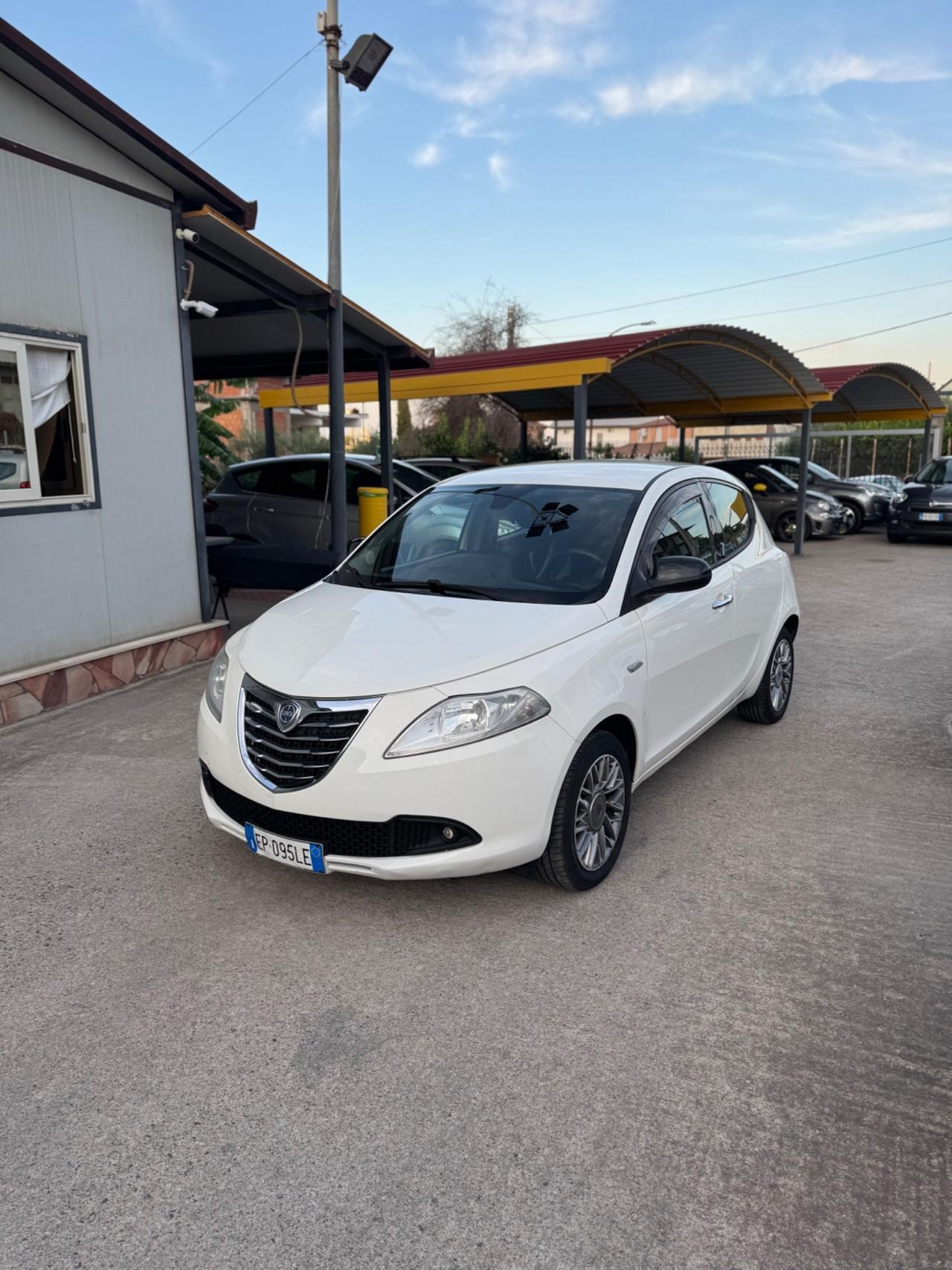 Lancia Ypsilon 1.3 MJT 16V 95 CV 5 porte S&S Silver
