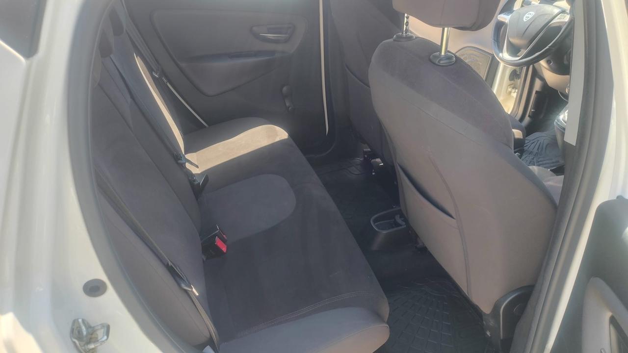 Lancia Ypsilon 1.2 69 CV 5 porte GPL Ecochic Silver