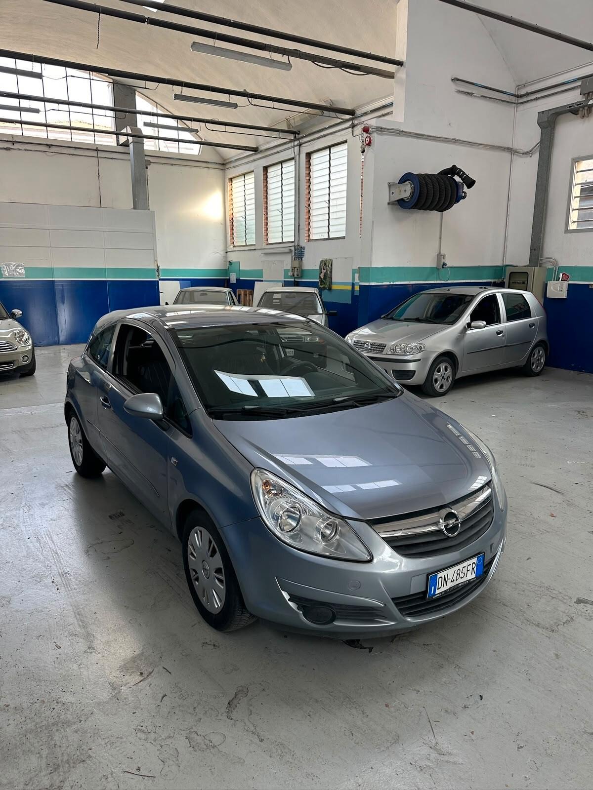 Opel Corsa 1.2 3 porte Club